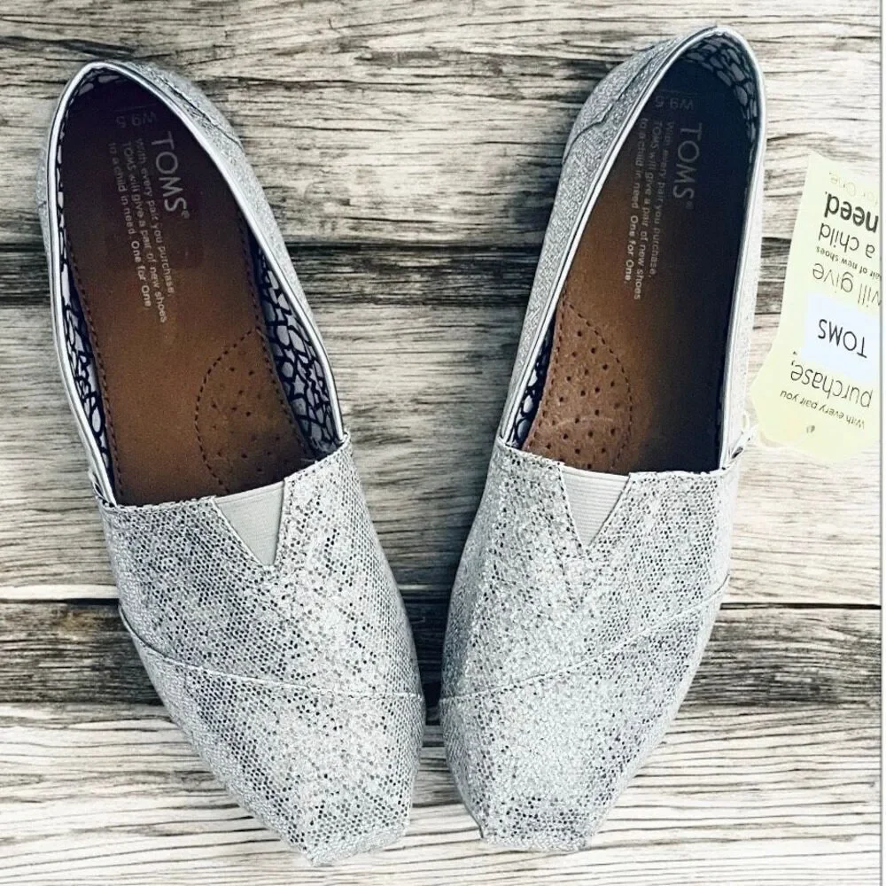 NWT Gorgeous TOMS 9.5 Silver Glitter Sparkly Alpargatas Flat Loafers Comfy Shoes
